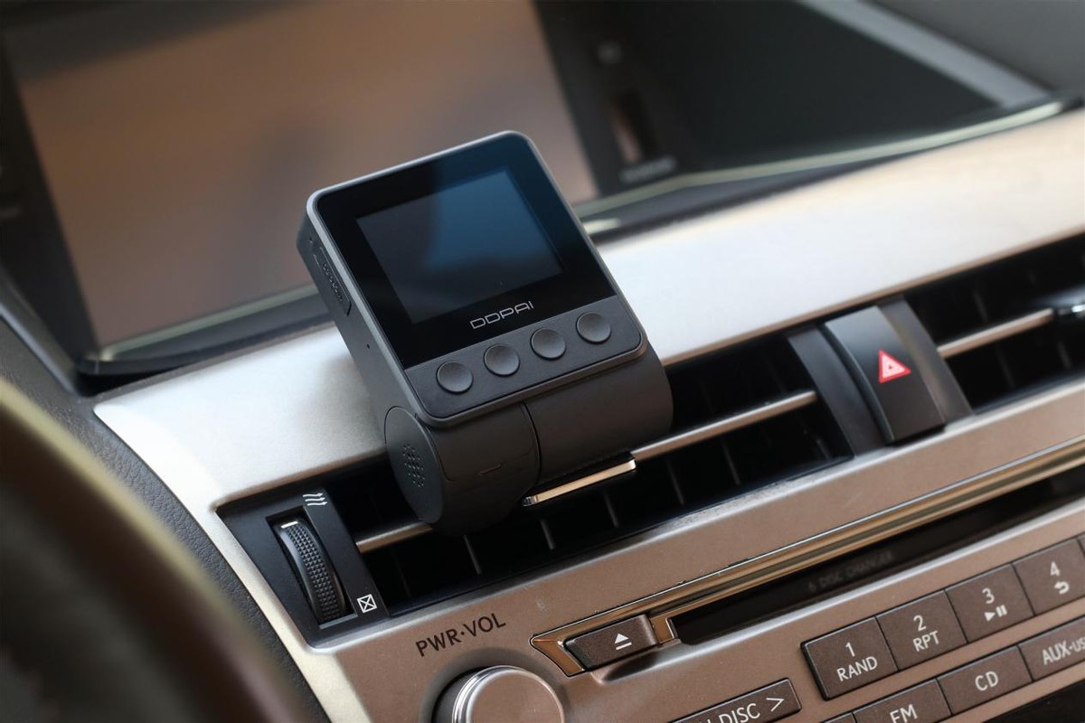 Z世代新手司机的第一台行车记录仪：盯盯拍Z40了解一下？