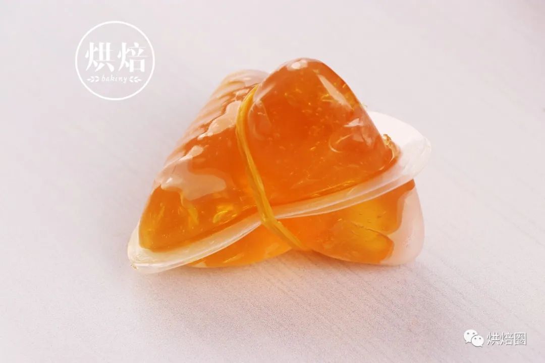 看起来一个能卖一百的水晶粽 实际上是做月饼剩下的糖浆做的
