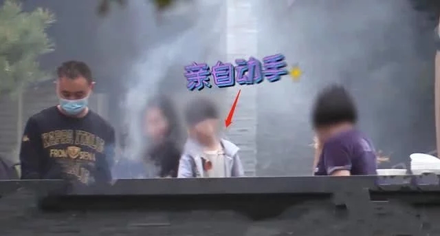 46岁吴京《硬汉》形象全无，头发花白宛如老人状