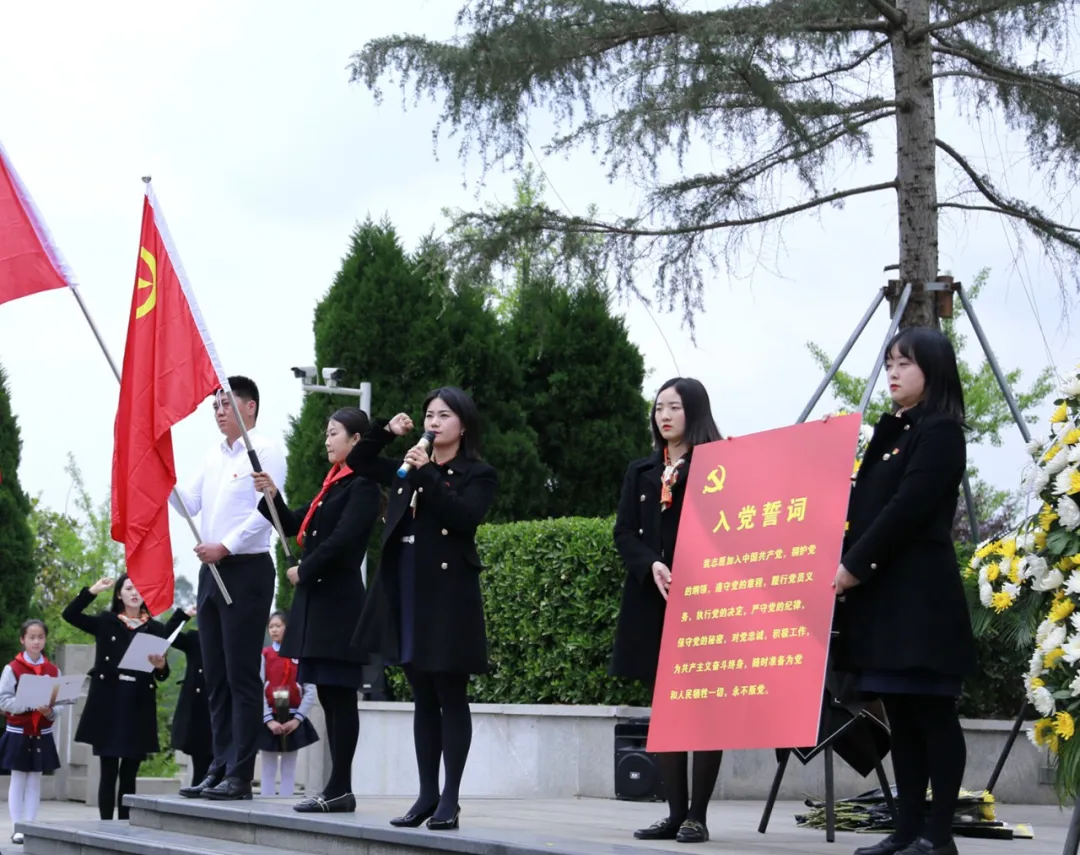 缅怀革命先烈传承红色基因丨天府新区华阳小学清明节开展祭扫活动