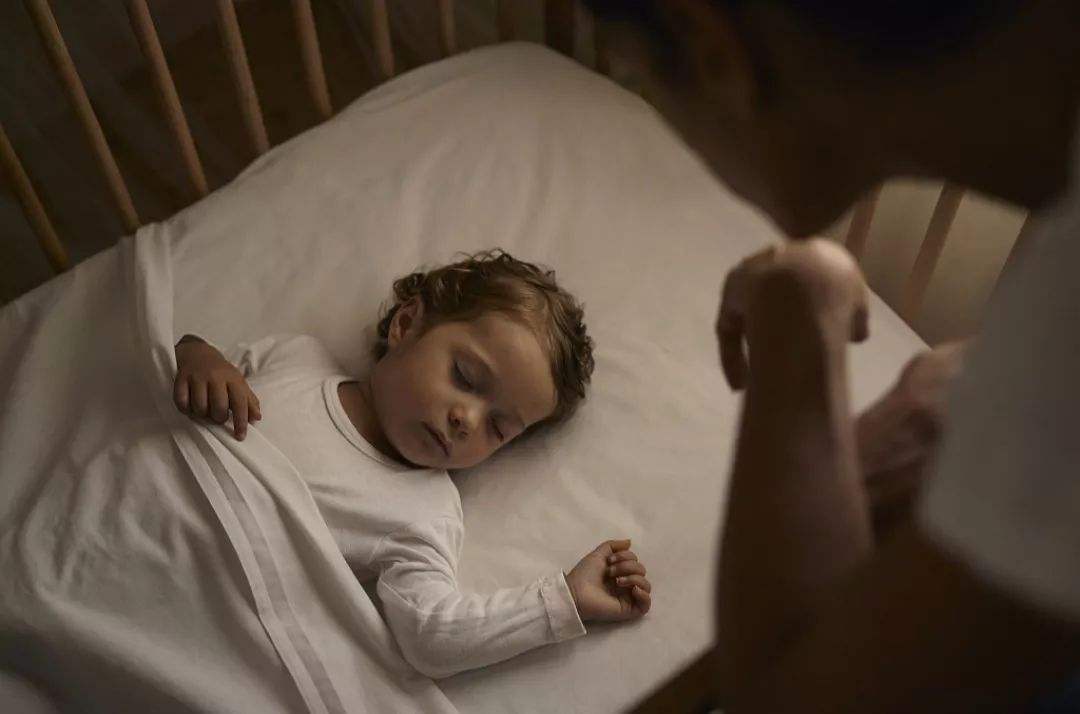 哄孩子入睡的時候，不要有這些行為，易對孩子造成傷害