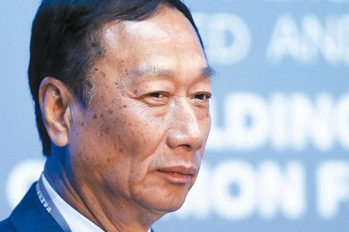 苹果华为动刀子，郭台铭空欢喜一场，员工纷纷