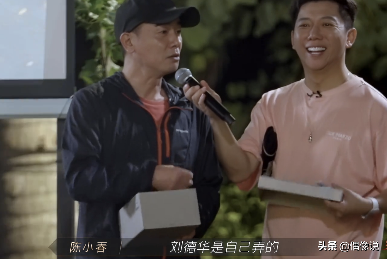 8岁jasper出镜《披荆斩棘》为陈小春庆生，用词贴心，一碗水端平