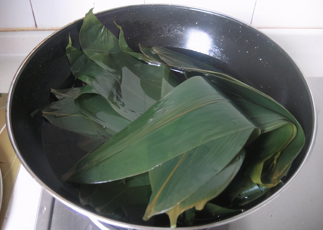 煮粽葉，冷水入鍋還是熱水入鍋？ 方法做對，粽葉韌性好，香味濃