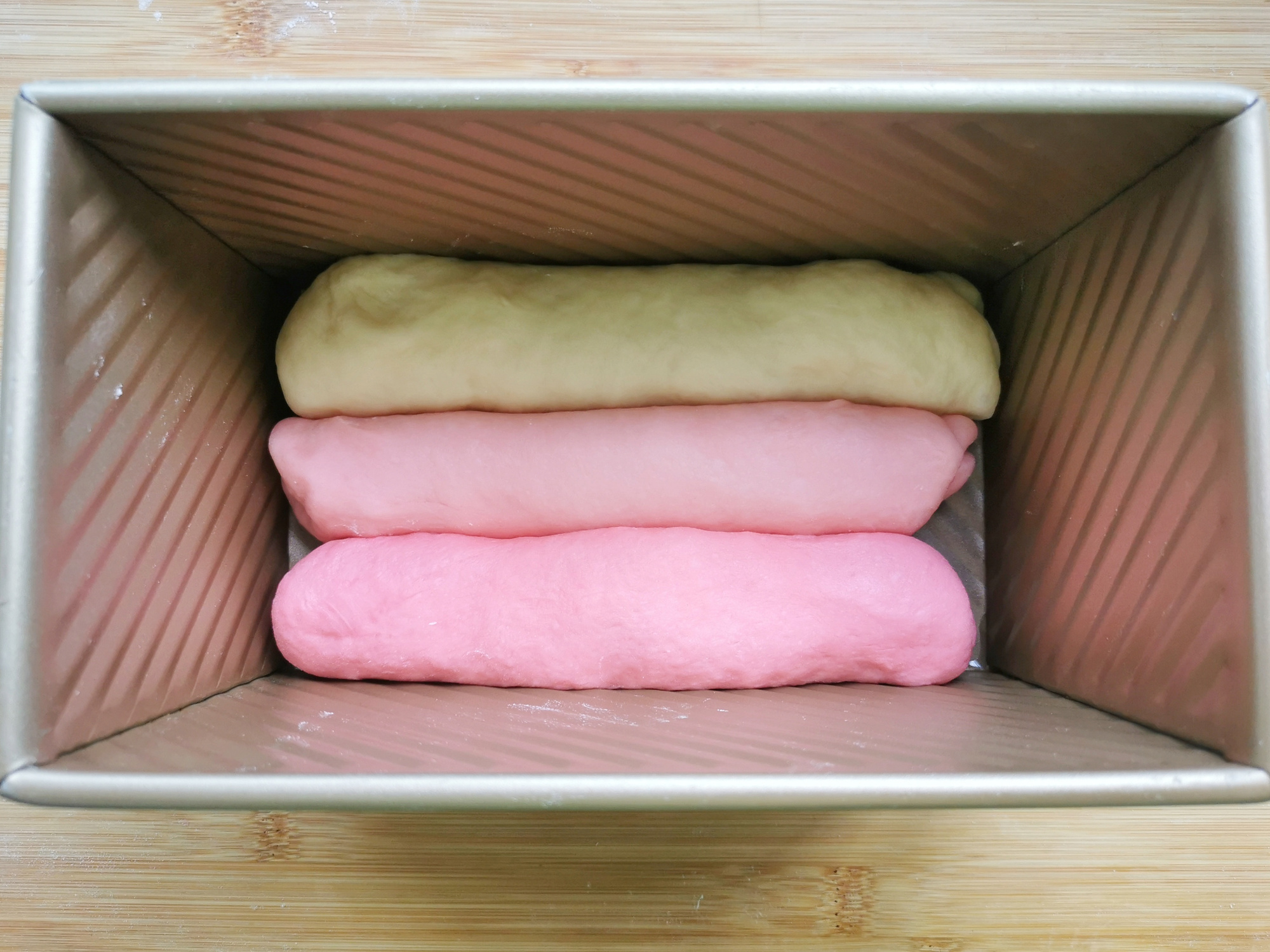 用了6年的吐司配方，次次都成功，放3天依旧松软，比买的都好吃