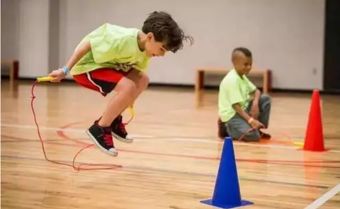 春天運動既能猛長個子，又能激活大腦？ 學會這三招讓孩子愛上運動