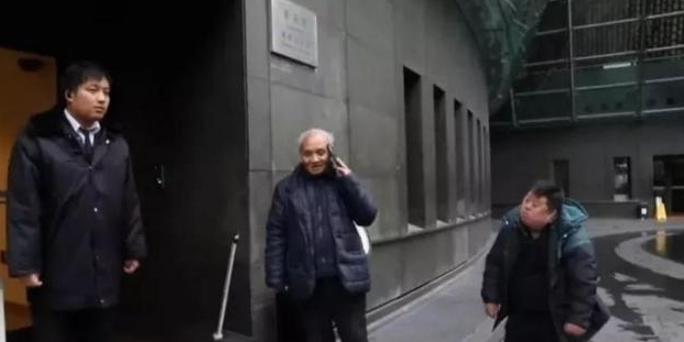 登上人民大会堂，与刘德华共唱，是谁揭穿了“天才指挥家”的谎言
