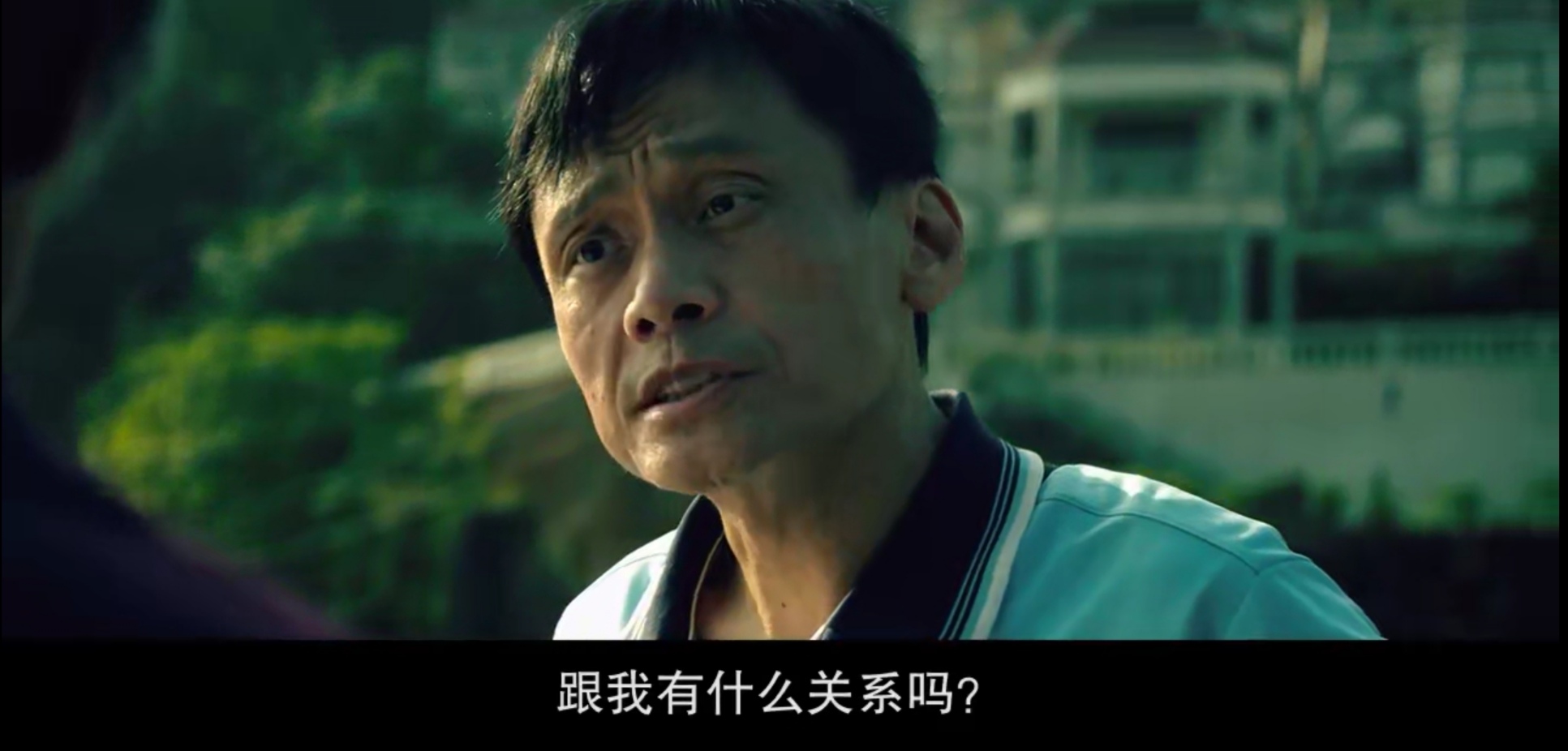 小儿子伤人入狱，大儿子跳楼自杀，这部电影里