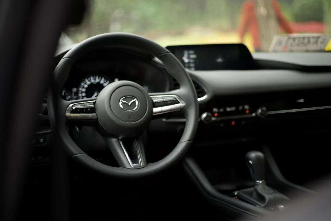 朗逸、轩逸也就代个步，开起来爽还得是这款“东瀛宝马”