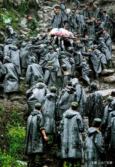 纪念汶川地震12周年，这8个画面曾让我们泪流满