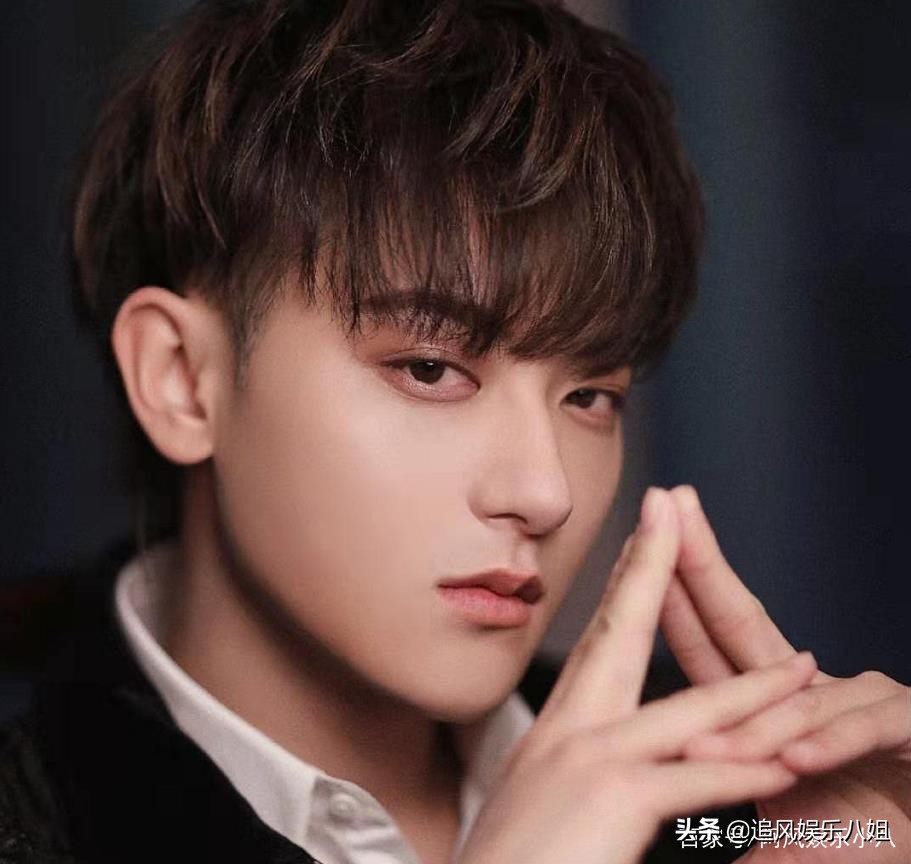 门槛|黄子韬感慨娱乐圈门槛真的越来越低登热搜 网友赞美嘲讽并存,你支持他吗?