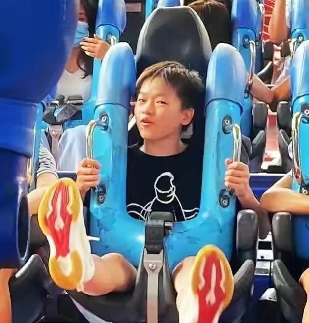 让人心疼！全红婵游玩感受被曝光，网友：杏哥的遗憾已经难以弥补