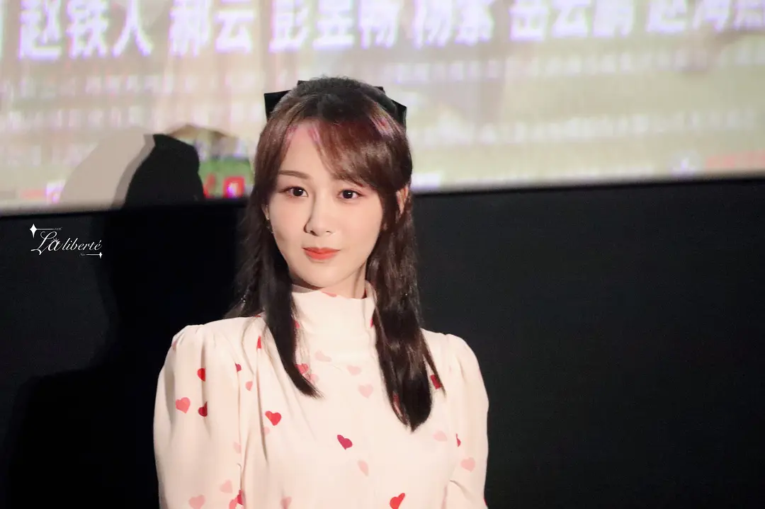 百花女星怼脸特写，周冬雨骨像好扛镜头，赵小棠就这还吹王祖贤？