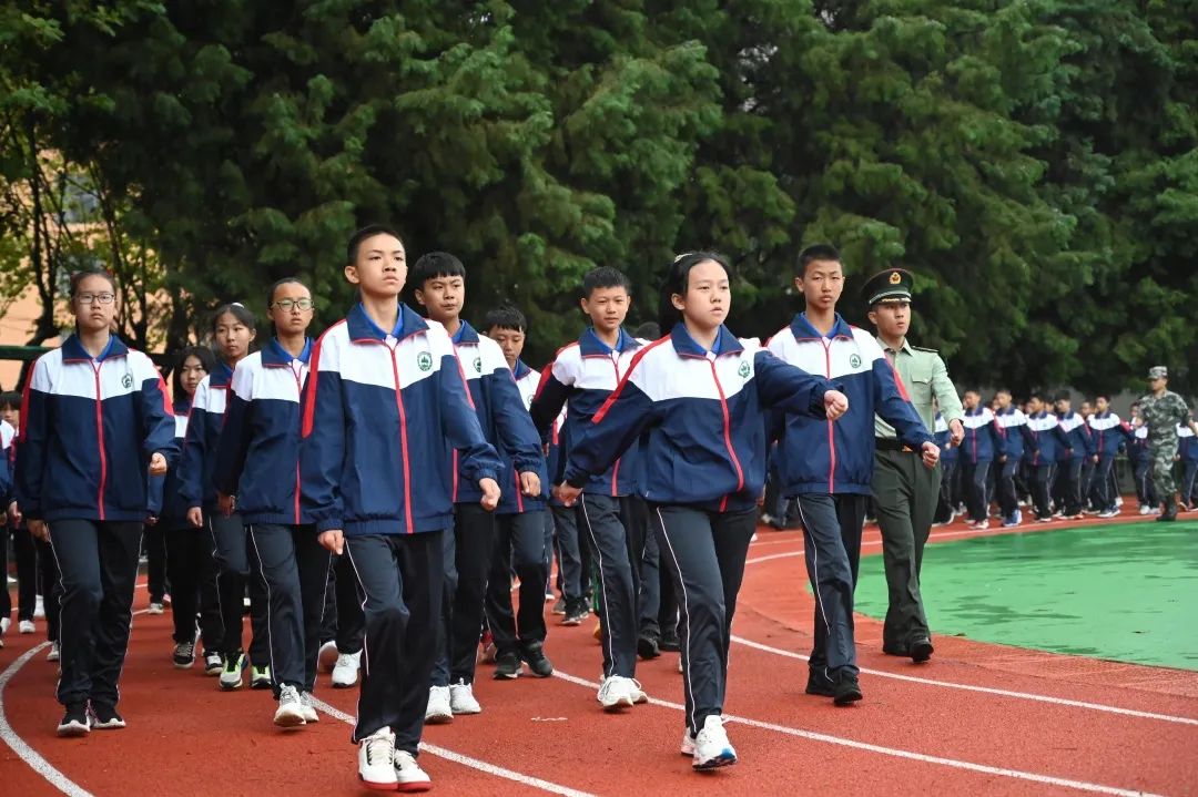 云南农大附中举行2020级新生军训阅兵式暨开学典礼