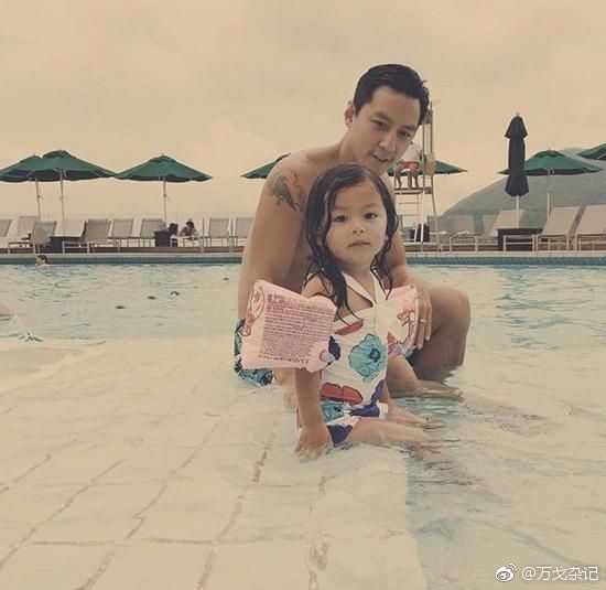 吴彦祖晒女儿出生照，被误会生二胎，曾称已10年不与老婆亲近