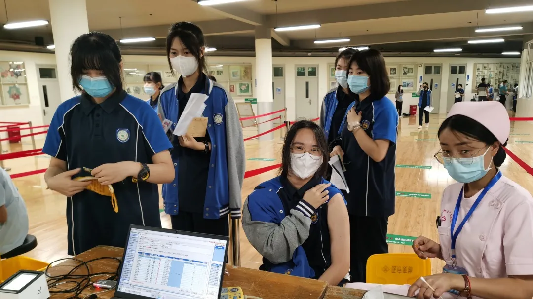 巩固防疫屏障 构建安全校园——我校组织学生接种第二针新冠疫苗