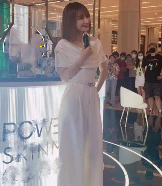 38岁吴昕瘦出新高度，生图曝光暴露真实状态，被