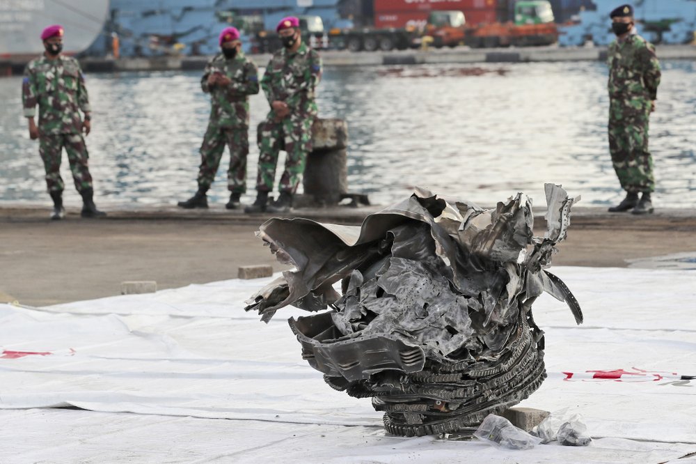 让人揪心！印尼遇难飞机没有幸存者迹象，飞机已被撕成碎片