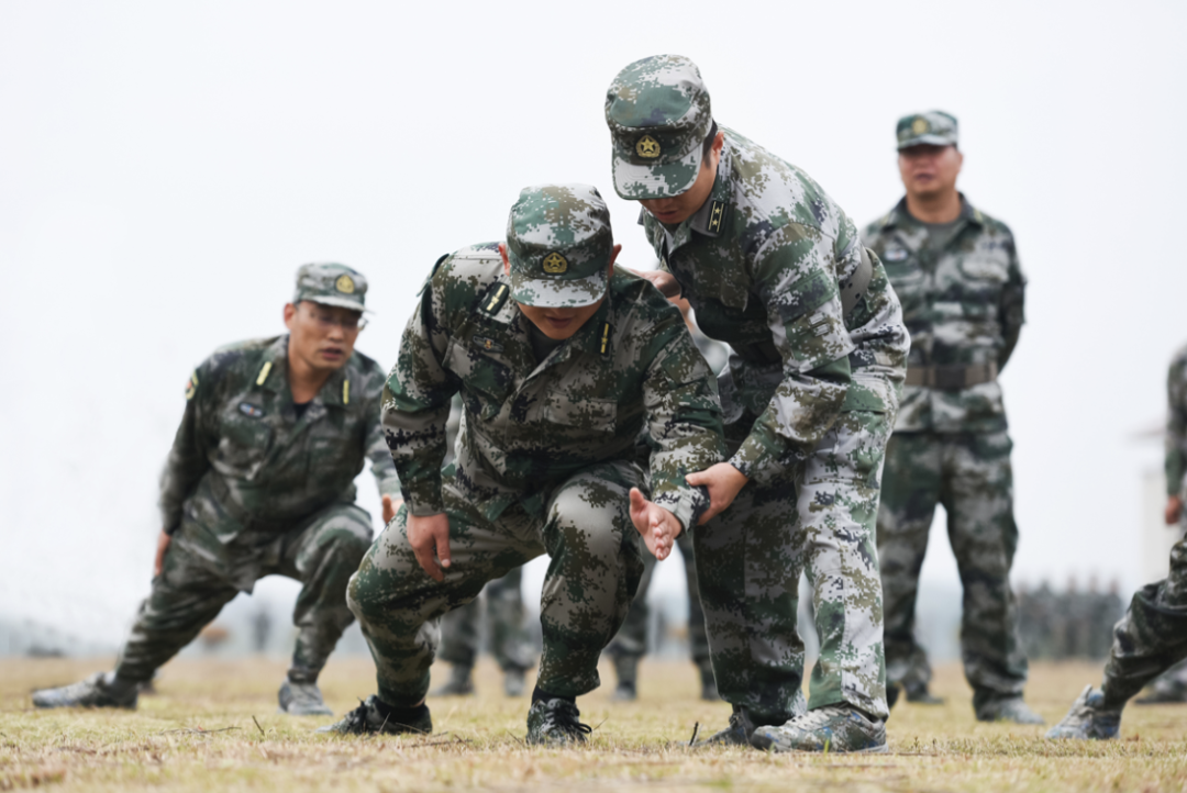 这孩子前途算完了！大学生拒服兵役被除名，学校不予办理复学手续