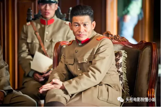 《悬崖之上》这反派圈粉!承包全片笑点,演戏最惨时身上仅4毛钱