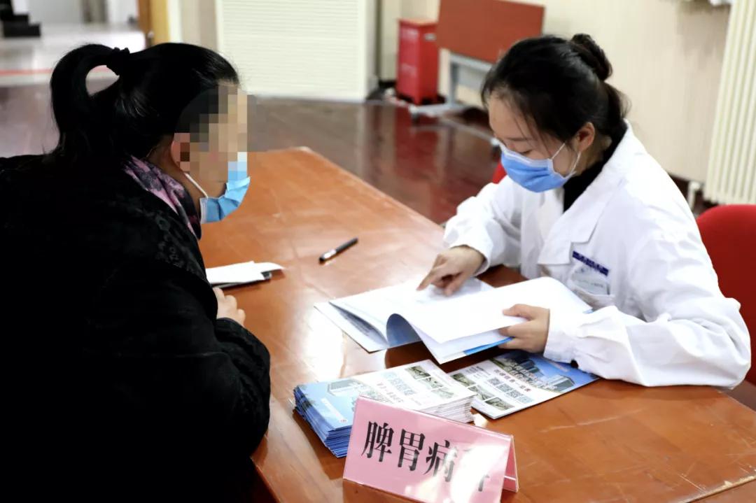 “医、校”联合送健康！东直门医院通州院区健康问诊咨询团队将中医药文化带进潞河中学校园