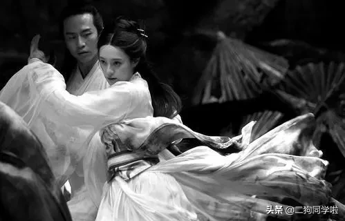 原以为孙俪只适合短发，看到她长发造型时，邓