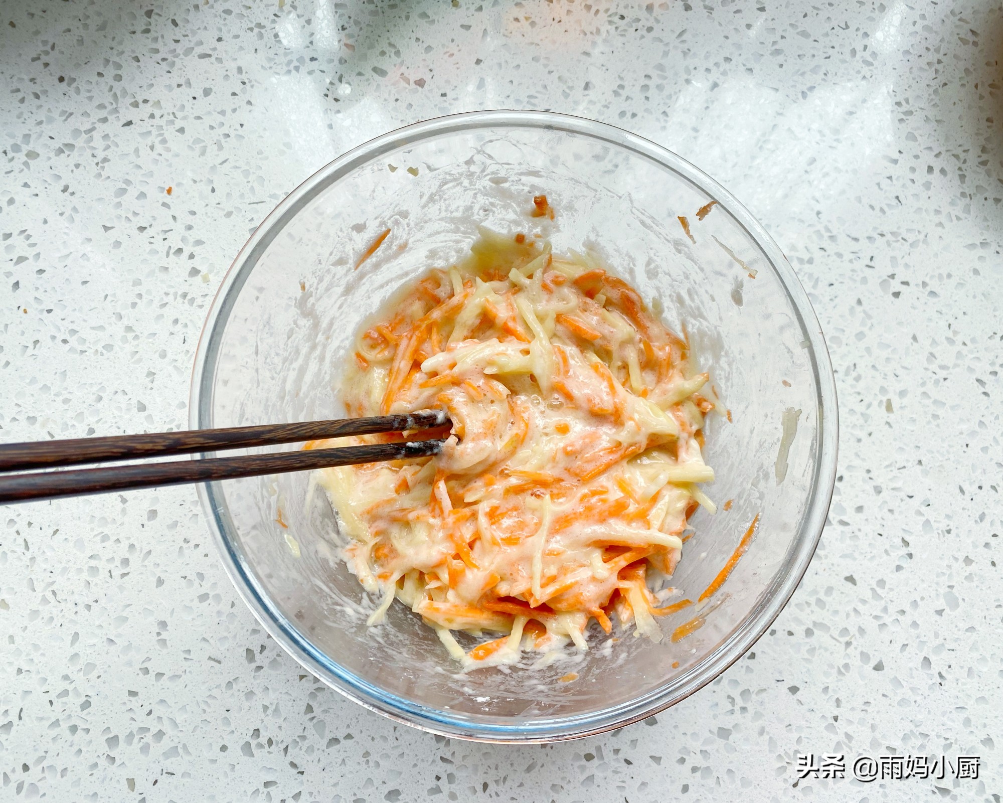 10分鐘快手窩蛋餅，金黃誘人又美味，用來當早餐營養加倍