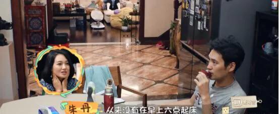 周一围黑粉粉头朱丹：她真的惨不自知吗？不，