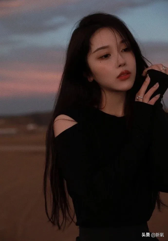 顶流女网红为送男友出道开娱乐公司,这就是富婆的快乐?