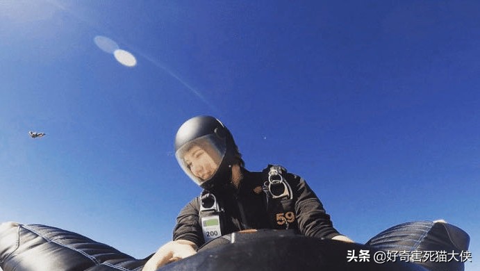 翼装飞行女颜值爆表，这组照片让很多人觉得惋