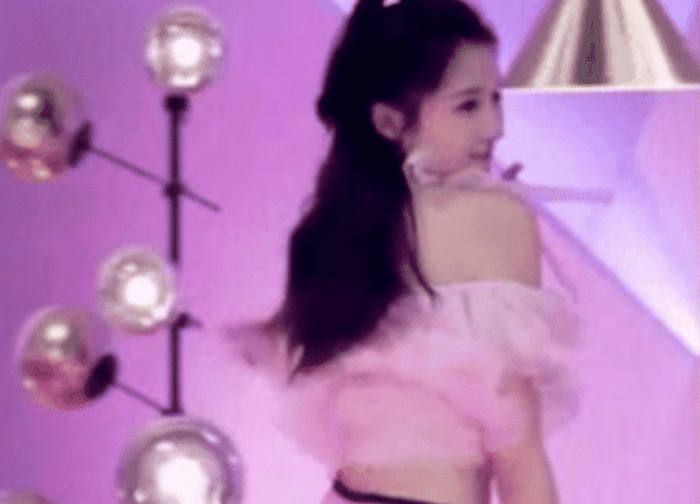 当年关晓彤拍摄“卫生棉”广告曝光，网友：鹿