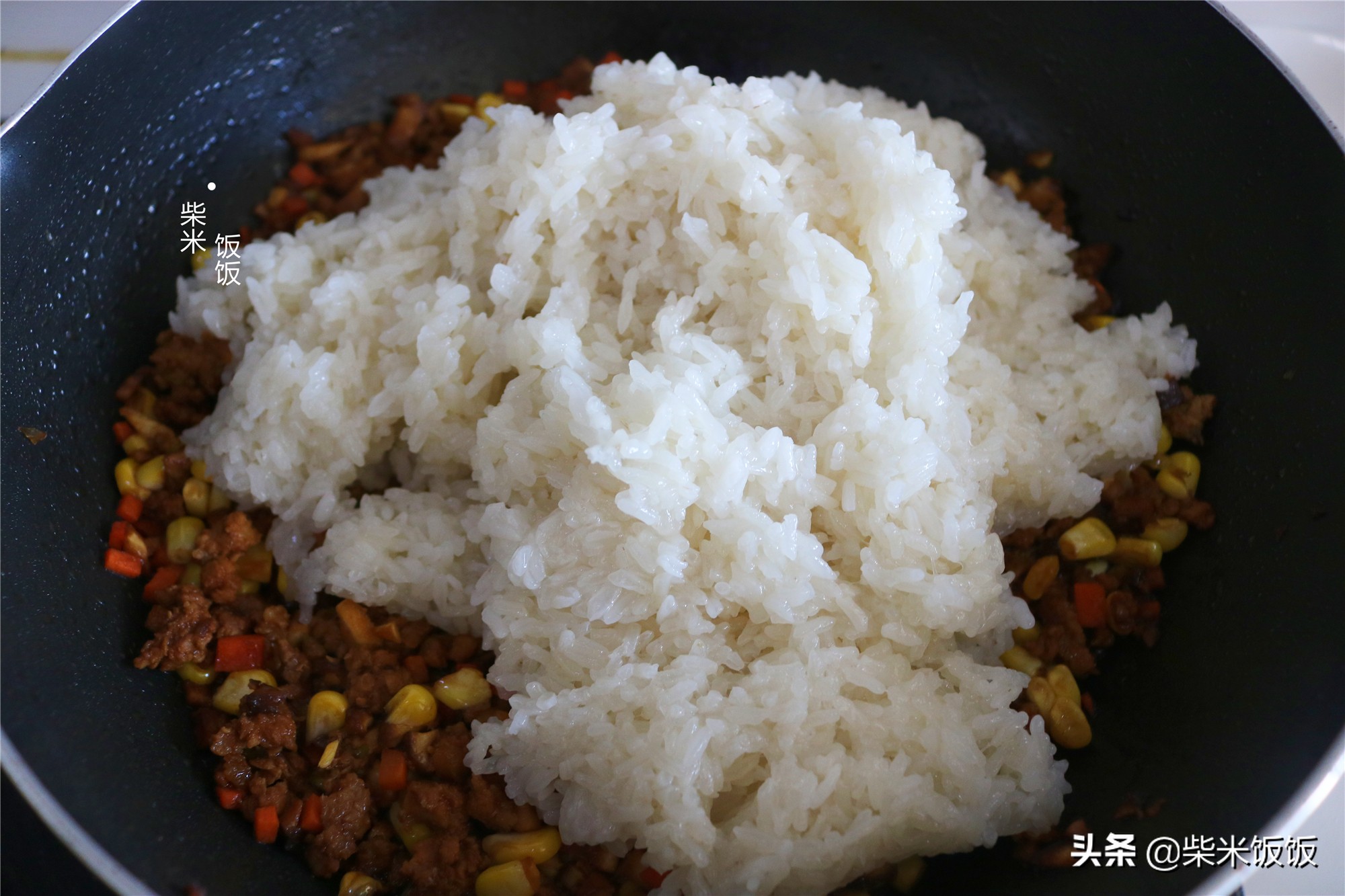 孩子點名要吃的燒麥，做法比餃子簡單，一鍋蒸33個，涼了也好吃