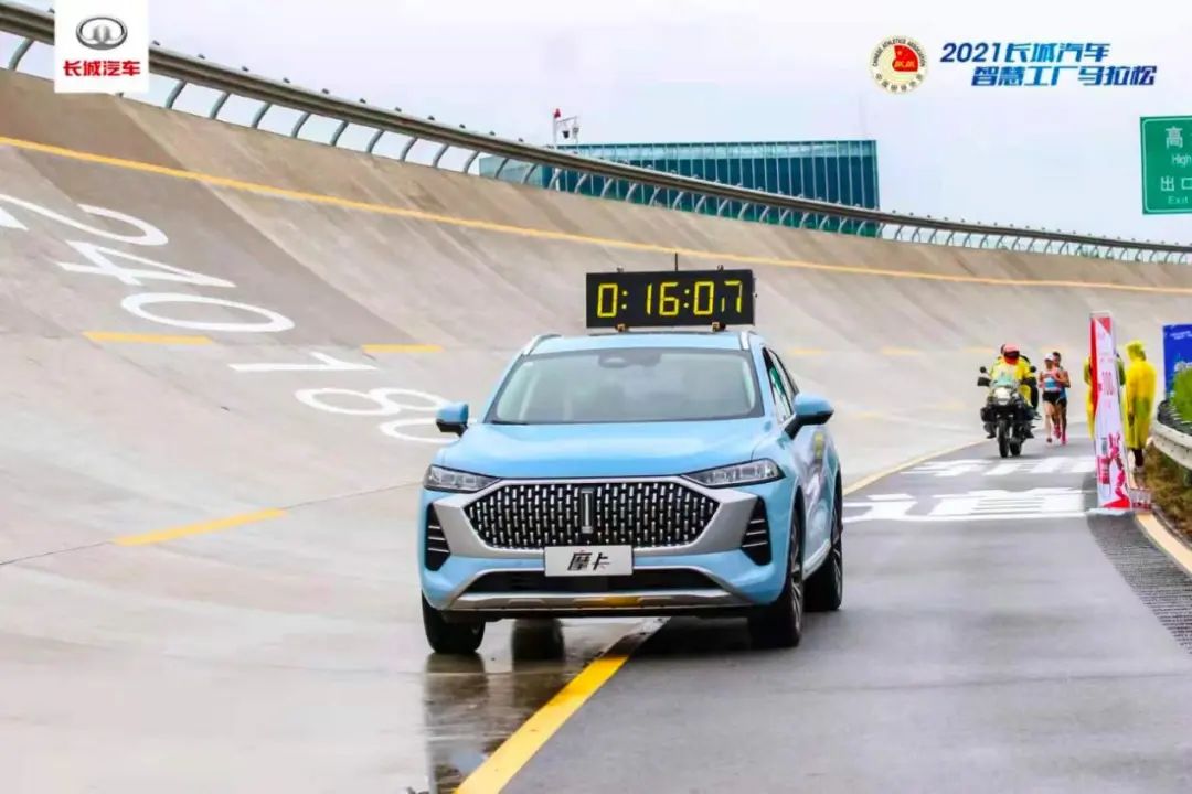 为了炫耀长城的技术实力，魏建军带5000人进工厂跑马拉松