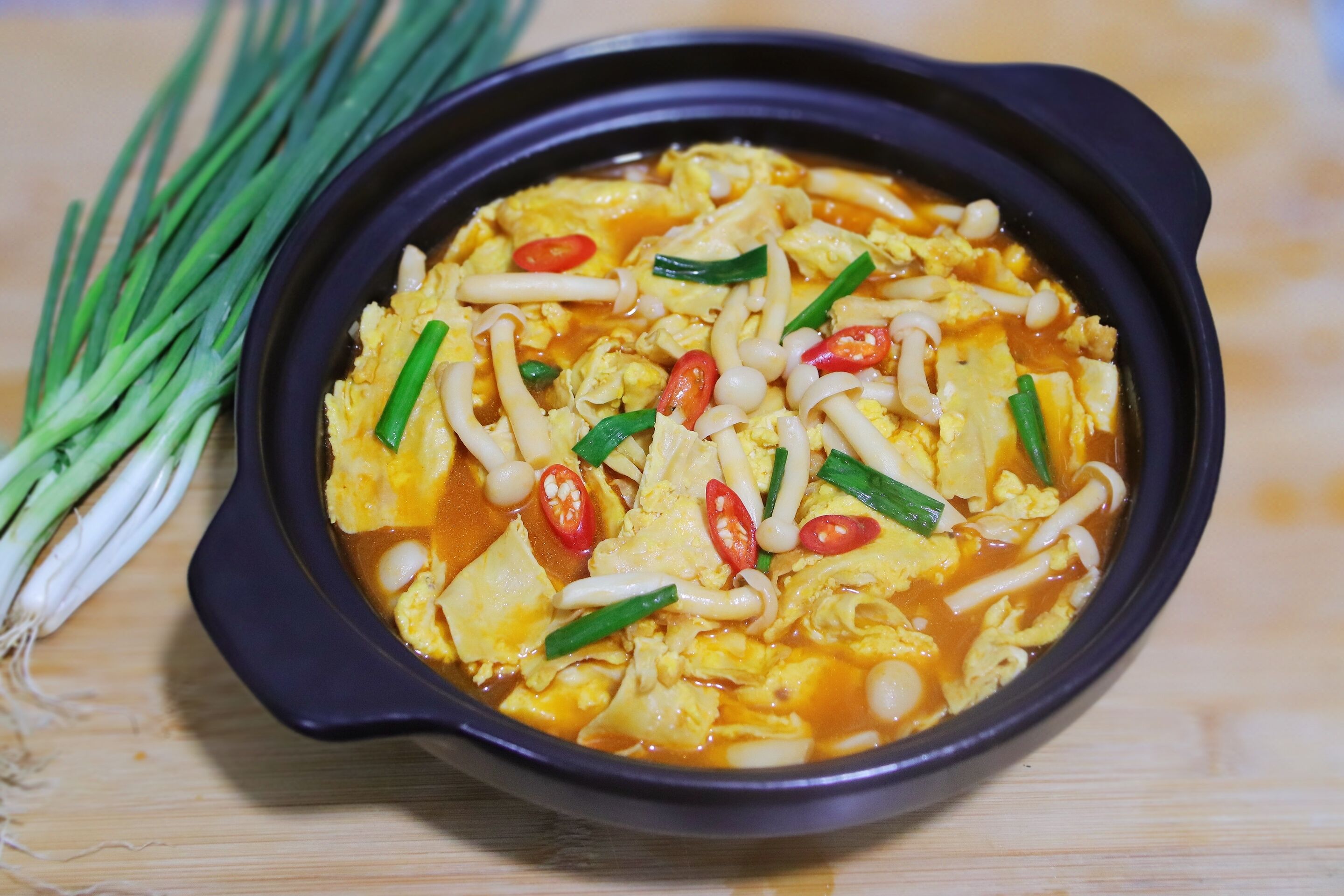 最近很火的腐竹新做法，腐竹里打入2個雞蛋，出鍋一刻饞壞全家人