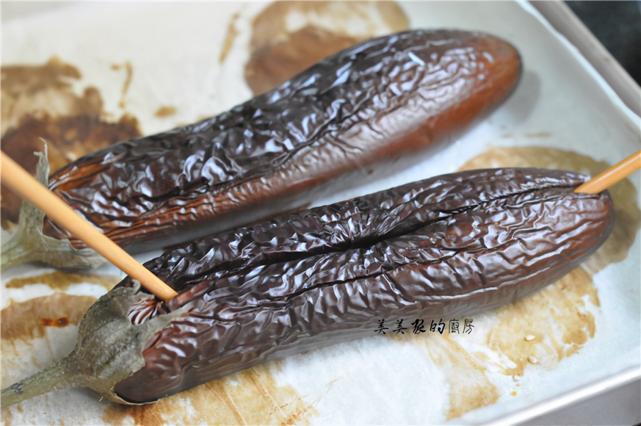 茄子別再炒了，加1把大蒜，不蒸也不炸，鮮嫩入味，少油最健康