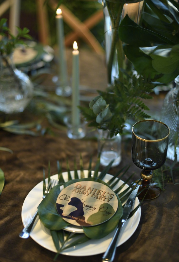 霍思燕晒照为7岁嗯哼庆生，一家三口亲吻、许愿，画面温馨