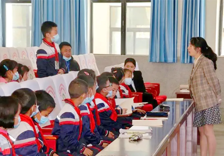 成都市双流区棠湖小学联合送教｜送教促提升 辐射共成长
