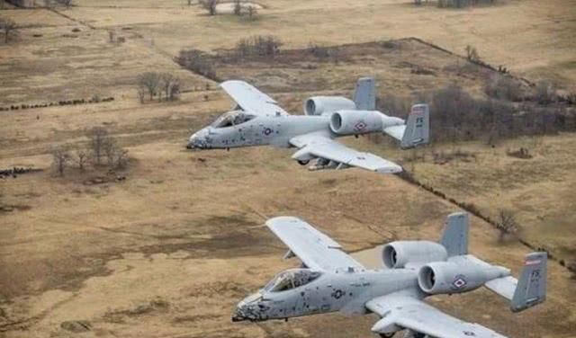 美国A-10“疣猪”攻击机，被打爆还能飞，专家：