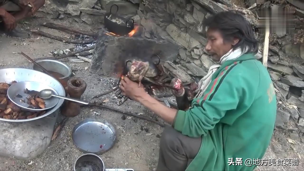 中国小伙送尼泊尔山区贫困户一头猪，解决了他们一年的肉食问题