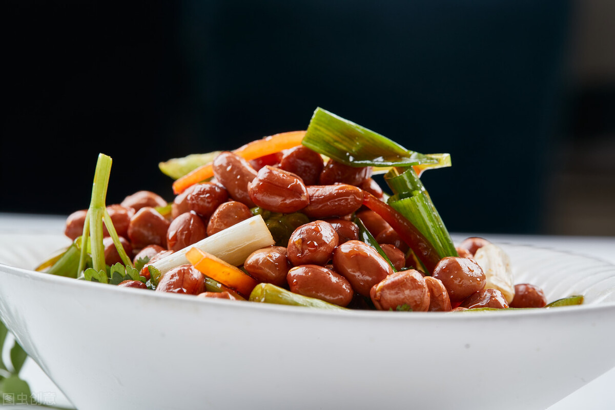 炸花生時，別直接下鍋，教你正確的方法，又香又脆不易​​糊鍋