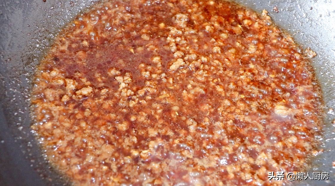 初春嚐鮮，挖野菜一天能賣100元，這樣包著春捲吃，還會灌湯