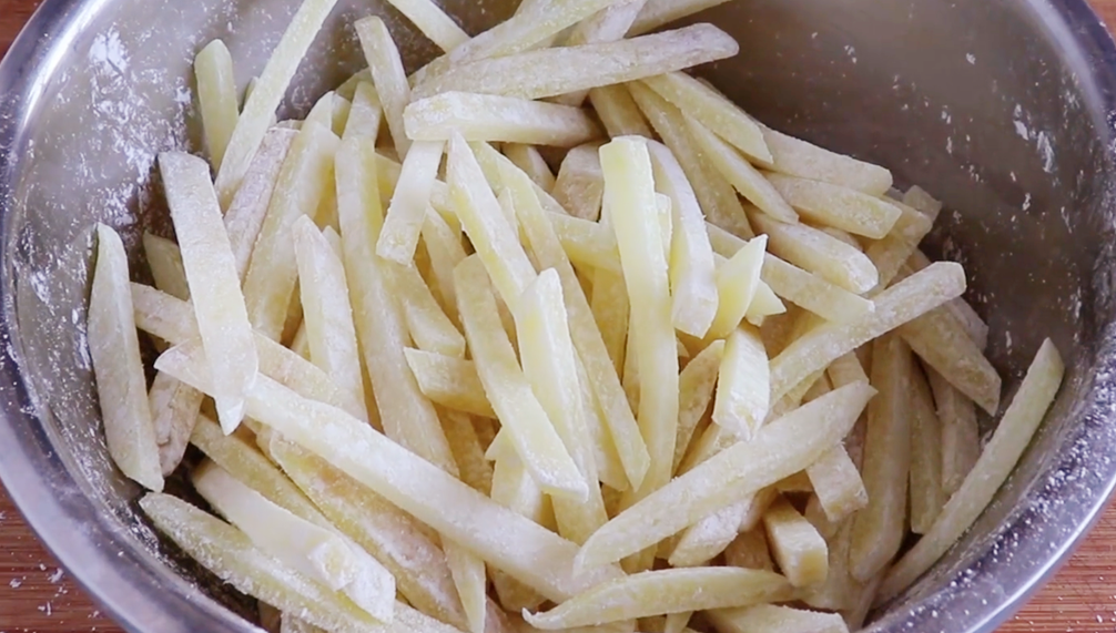 愛吃薯條趕緊收藏，教你2個訣竅，金黃酥脆，一次做一大盆不夠吃