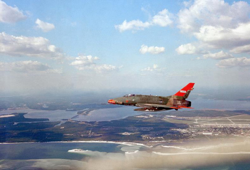 百系经典（一）：痛苦中开创超音速时代的F-100战斗机