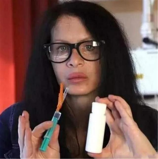 為了永生，俄科學家注射350萬年前的細菌，還找女模特陪同