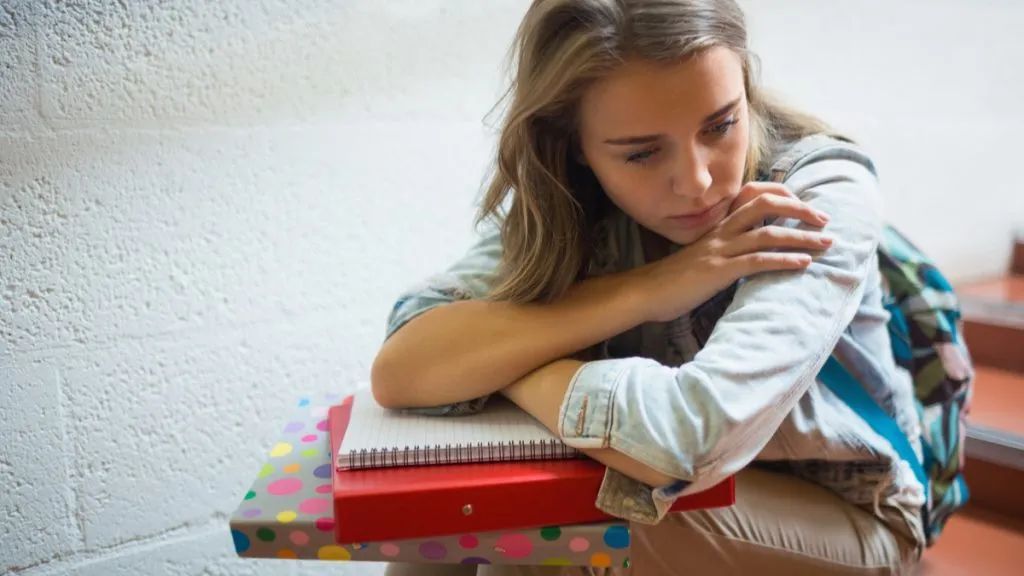 学习致人抑郁！| 上网课的法国大学生几乎“崩溃”，走上街头…