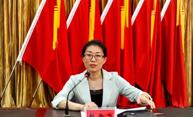 李兆麟将军之女张卓亚女士到灯塔市做报告