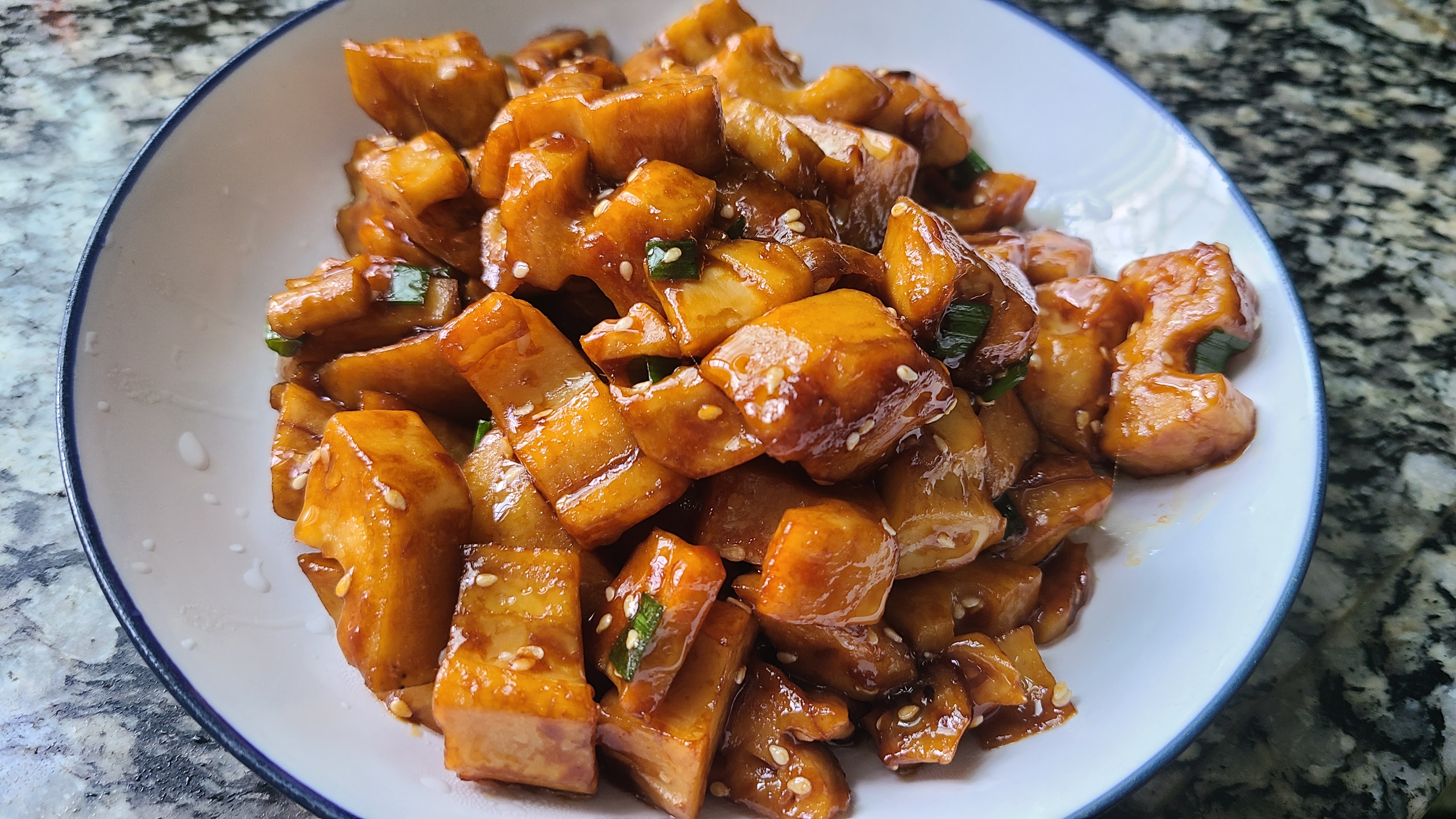 蓮藕的家常做法，不用加肉也很好吃，看著肚子都餓了