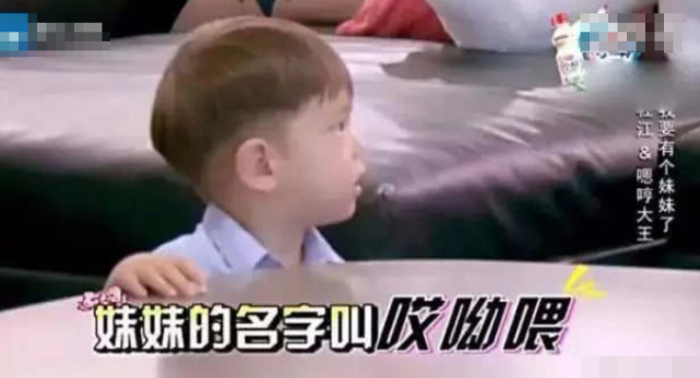 杜江和霍思燕一家出遊，神秘小女孩再現身，露側臉與霍思燕熱聊