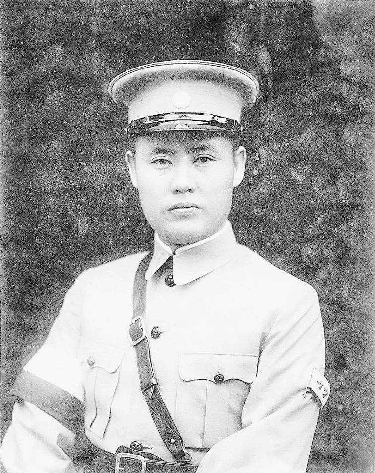 傅冬菊：潜伏在国民党父亲身边，身份暴露后，傅作义听她劝说和谈