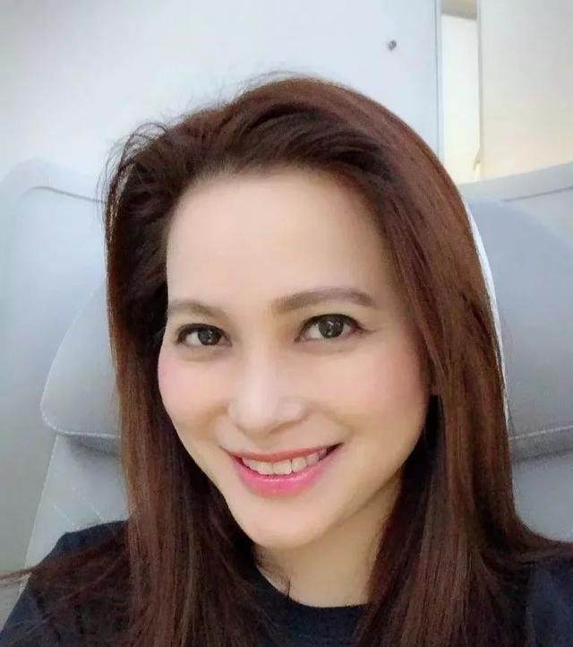 蔡少芬同屆港姐，吳京唯一緋聞女友，無婚無子，50歲的她咋樣了